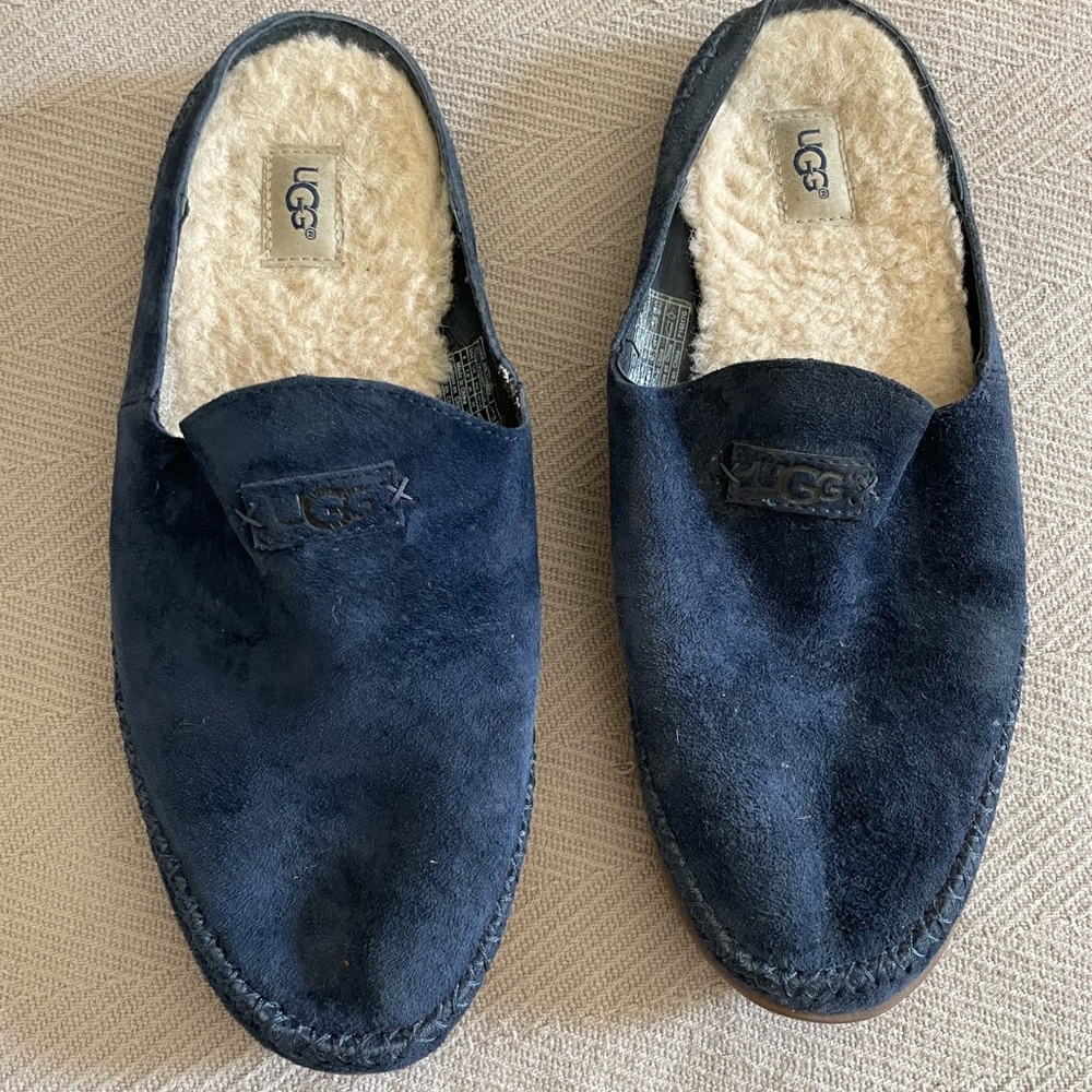 Ugg slipper. Size 9